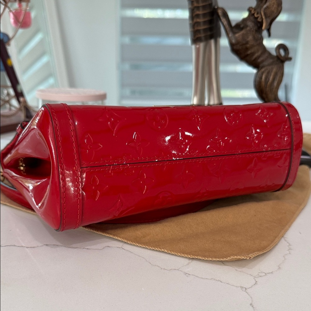 Louis Vuitton Venice Shoulder Bag Monogram Vernis: RED ♥️ - Picture 14 of 17